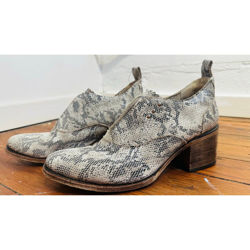 FREEBIRD Steven Sadie Snake Print White Python Shoes Ankle Booties size 10